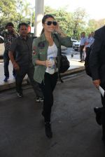 Jacqueline Fernandez snapped at airport in Mumbai on 19th Feb 2016